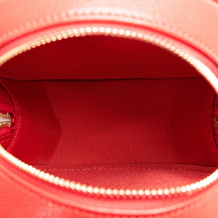 Chanel Quilted Caviar Round Clutch With Chain Red Leather Good condition - Model View