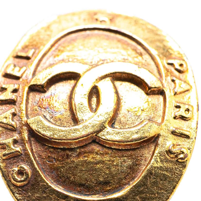Chanel Gold Plated CC Oval Clip on Earrings Gold Metal Good condition - Model View