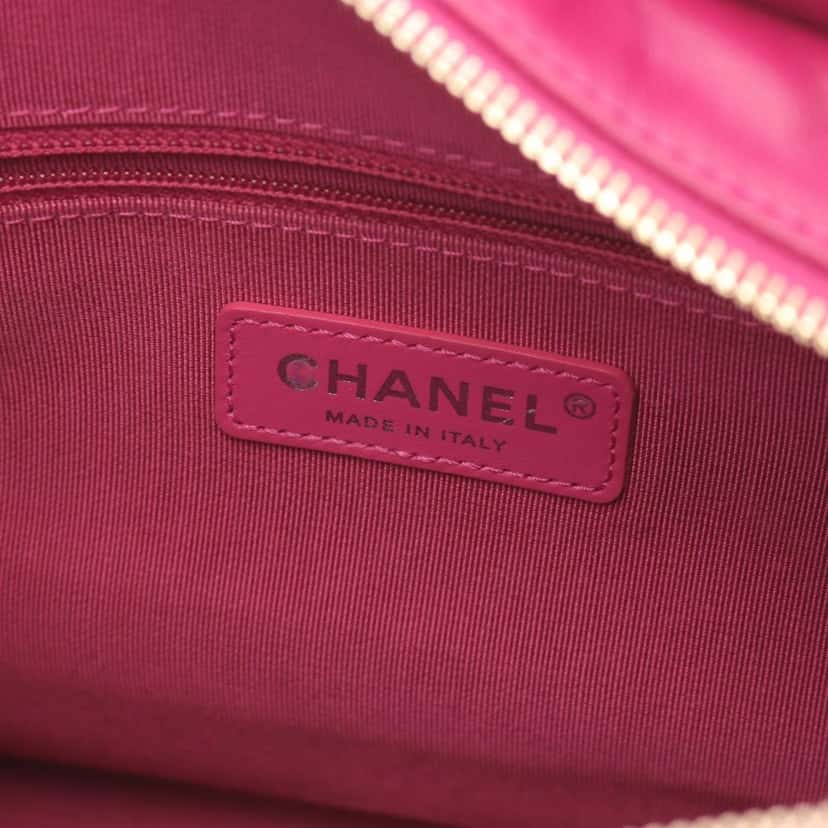 Chanel Medium Aged Calfskin Gabrielle Crossbody Pink Leather Good condition - Model View