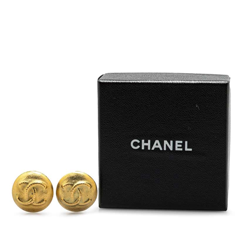Chanel Gold Plated CC Clip On Earrings Gold Metal Good condition - Model View