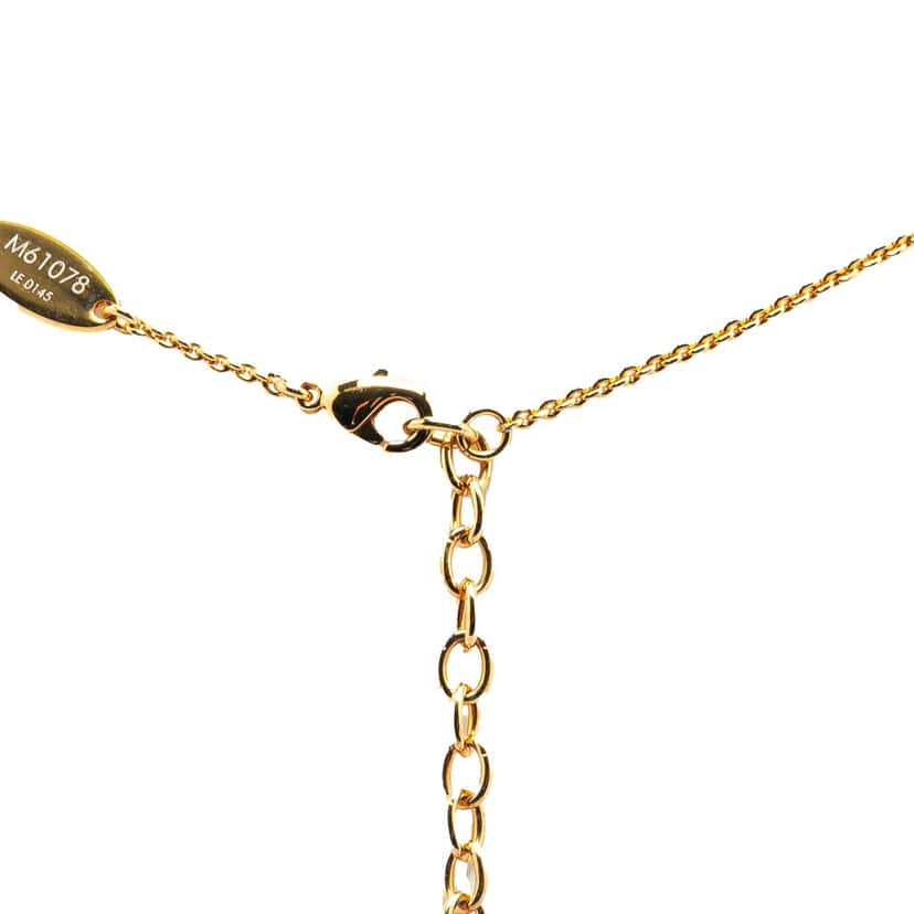 Louis Vuitton Gold Plated LV and Me Letter W Pendant Necklace Gold Metal Good condition - Model View