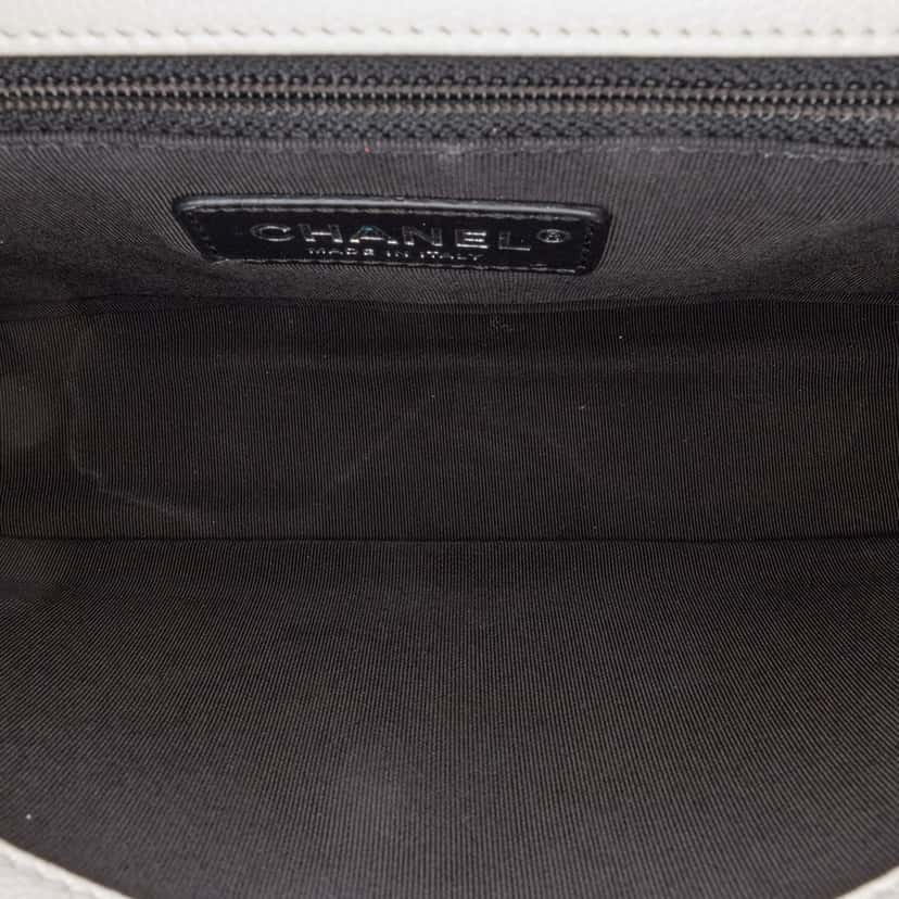 Chanel Medium Quilted Caviar My Everything Flap White Leather Good condition - Model View