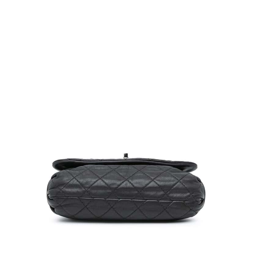 Chanel Quilted Calfskin Curvy Flap Black Leather Good condition - Inside View