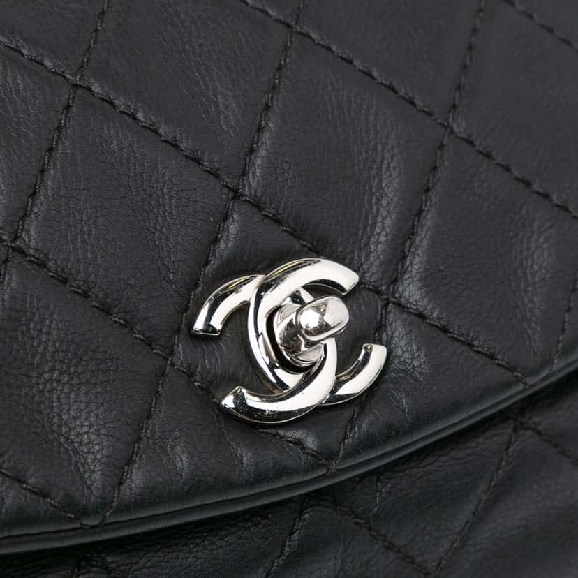 Chanel Quilted Calfskin Curvy Flap Black Leather Good condition - Box View