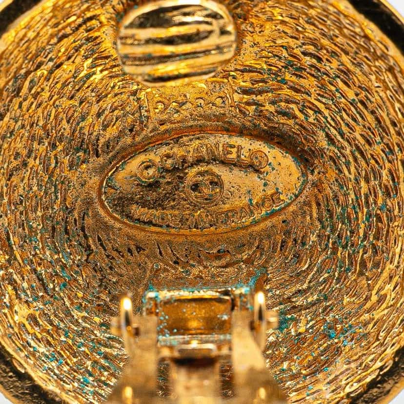 Chanel Gold Plated CC Quilted Clip on Earrings Gold Metal Good condition - Inside View