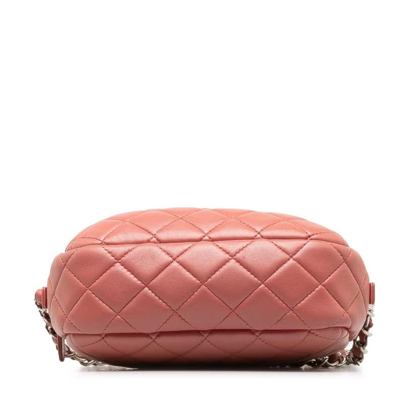 Chanel Mini Lambskin Camera Case Pink Leather Good condition - Model View