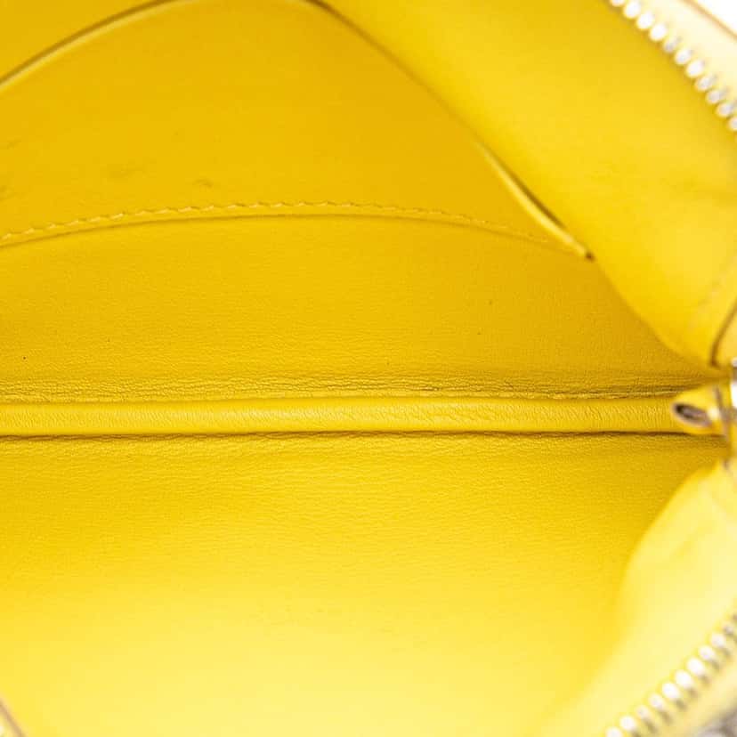 Hermès Swift Tigre Royal Bandana Carre Pocket Pouch Yellow Leather Good condition - Model View