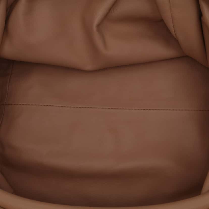 Bottega Veneta Lambskin The Pouch Brown Leather Good condition - Model View