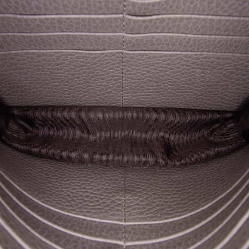 Gucci Leather Interlocking G Dollar Wallet on Chain Grey Leather Good condition - Model View