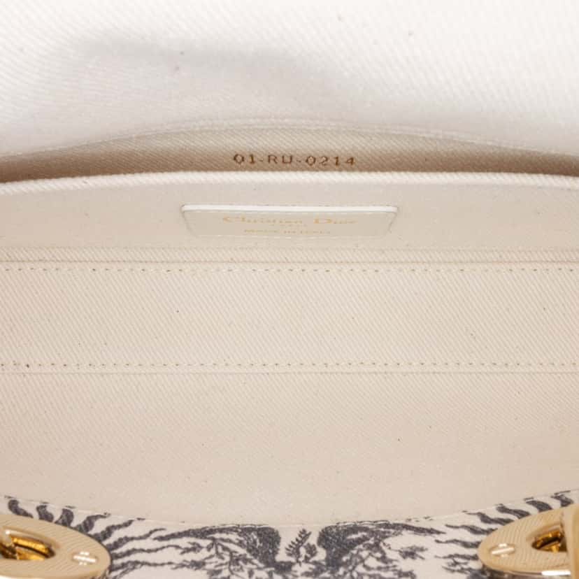 Dior Small Denim Toile de Jouy Soleil Lady D Joy White Denim Good condition - Model View