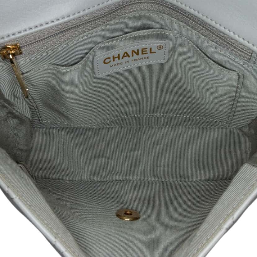 Chanel Quilted Calfskin Bolero de Chanel Flap Grey Leather Very good condition - Model View