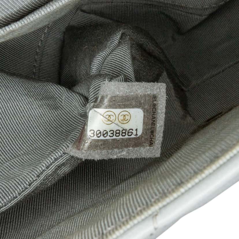 Chanel Quilted Calfskin Bolero de Chanel Flap Grey Leather Very good condition - Box View