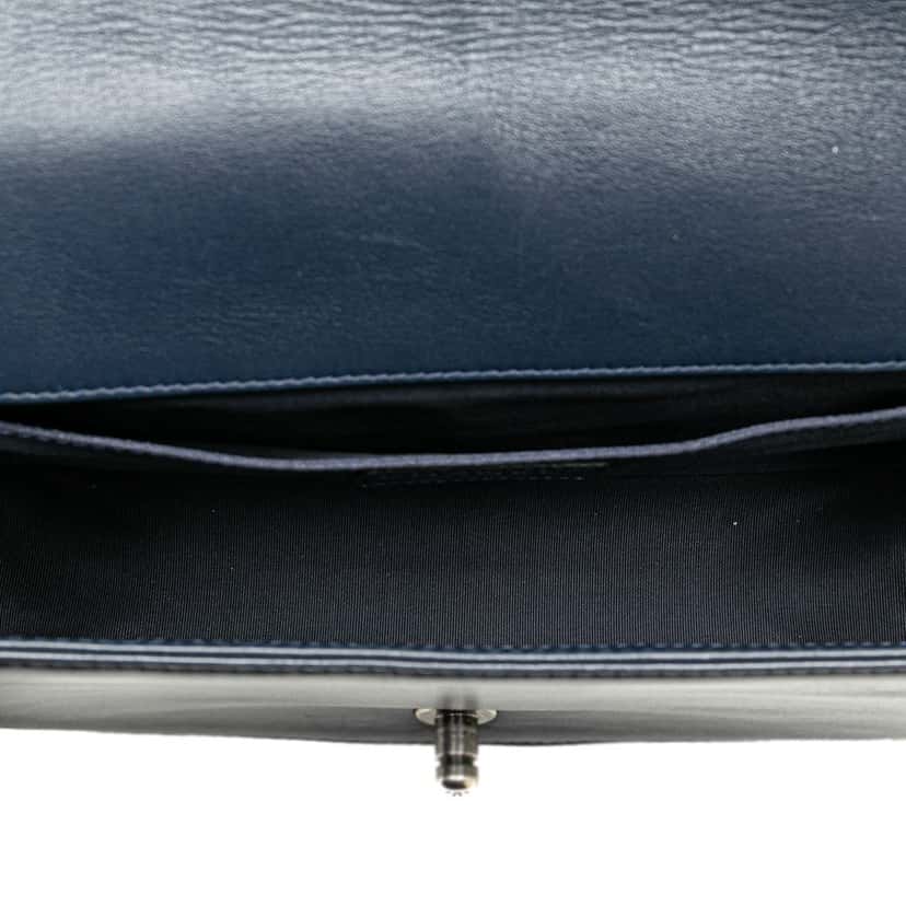 Chanel Old Medium Quilted Calfskin Boy Flap Blue Leather Good condition - Model View