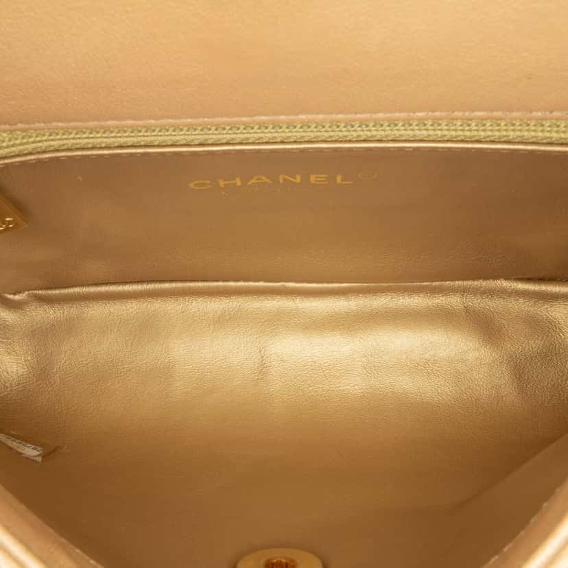 Chanel Quilted Lambskin CC Logo Bar Shoulder Bag Brown Leather Good condition - Model View