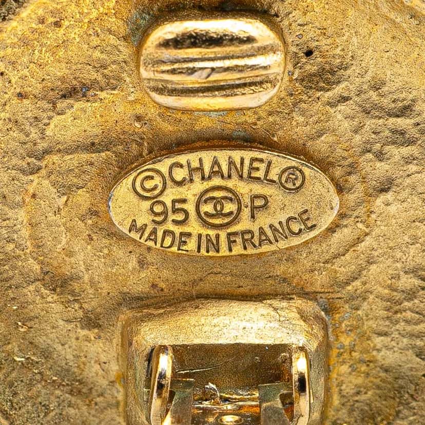 Chanel Gold Plated CC Round Clip on Earrings Gold Metal Good condition - Inside View