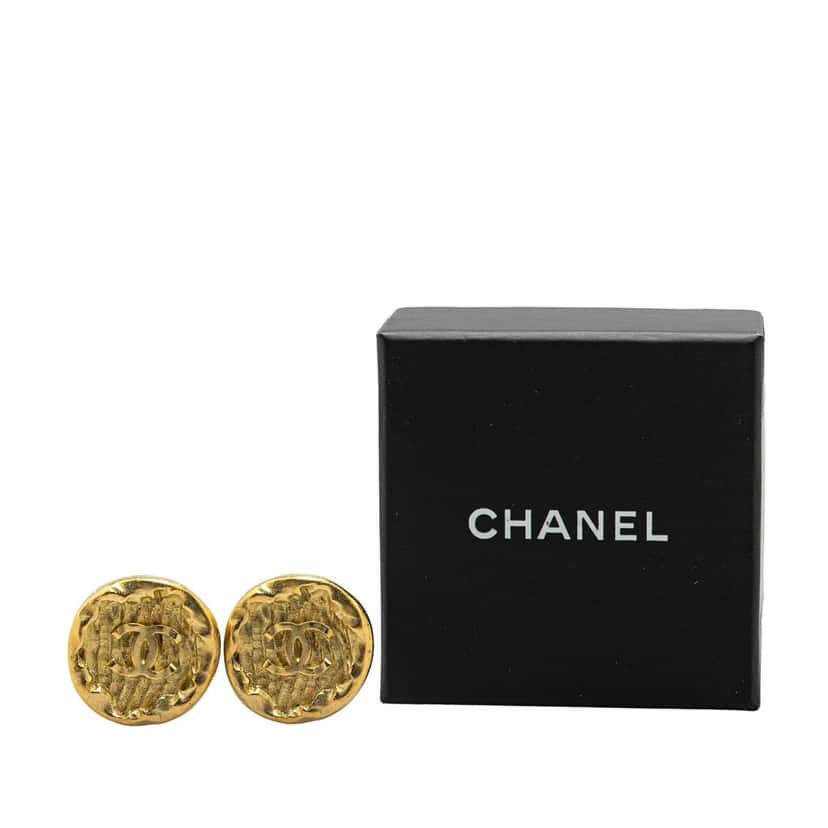 Chanel Gold Plated CC Round Clip on Earrings Gold Metal Good condition - Model View