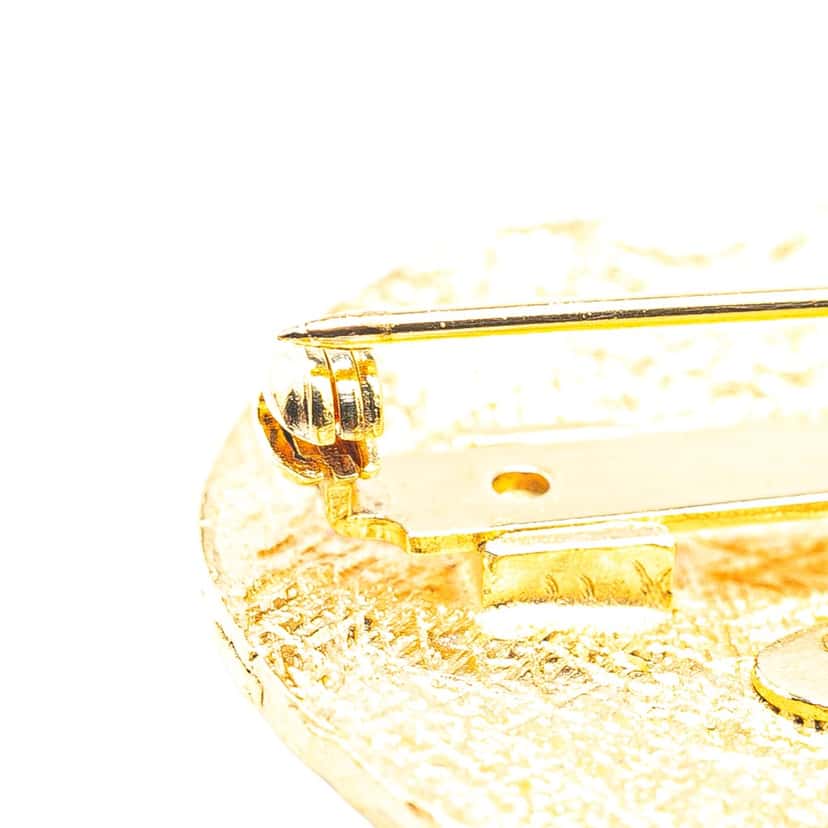 Chanel Gold Plated CC Arrow and Heart Brooch Gold Metal Good condition - Model View