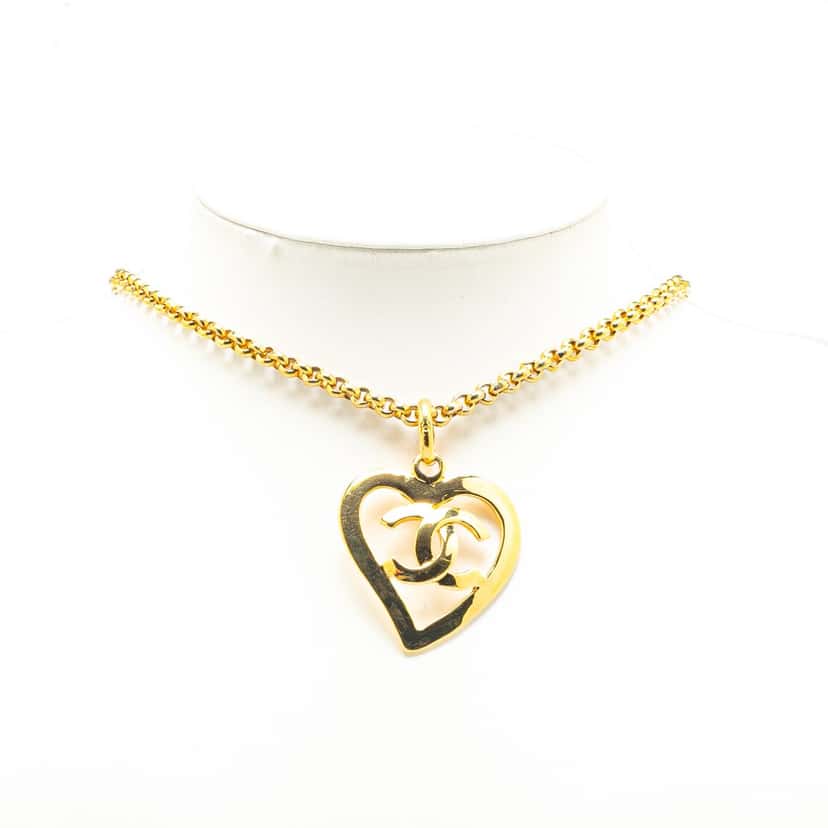 Chanel Gold Plated CC Heart Pendant Necklace Gold Metal Good condition - Model View