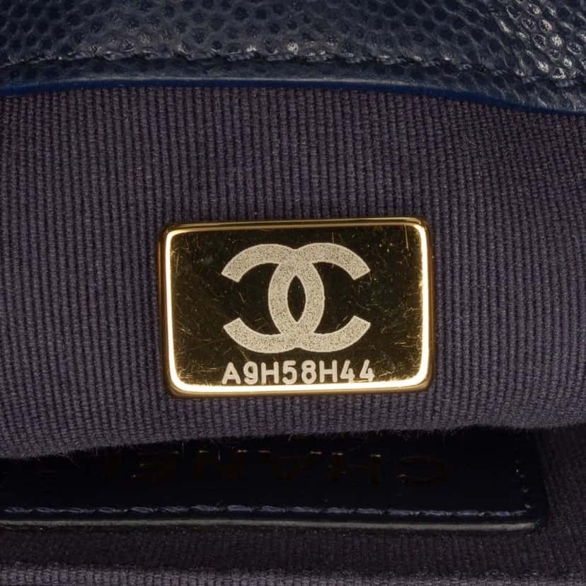 Chanel Mini Caviar Twist Your Buttons Flap Blue Leather Good condition - Box View