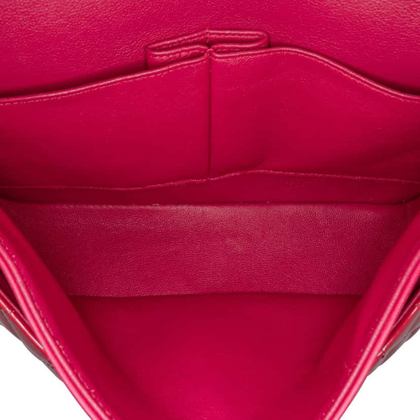 Chanel Medium Classic Patent Double Flap Pink Leather Good condition - Model View