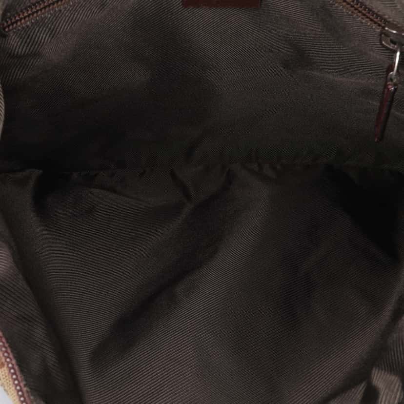 Gucci GG Canvas Crossbody Brown Canvas Good condition - Model View