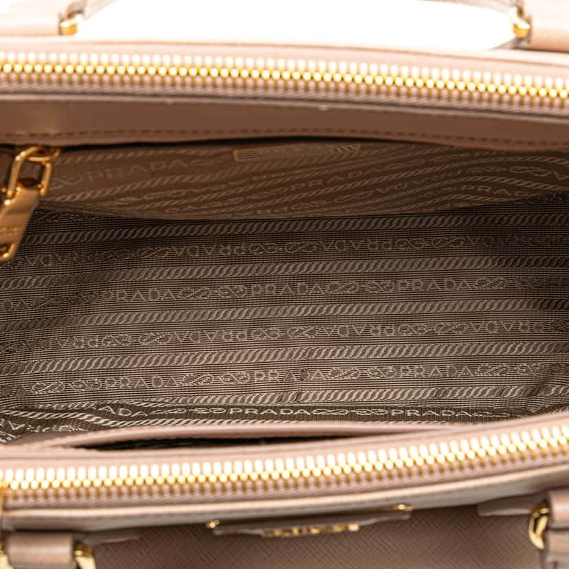 Prada Saffiano Lux Front Pocket Galleria Double Zip Satchel Pink Leather Good condition - Model View