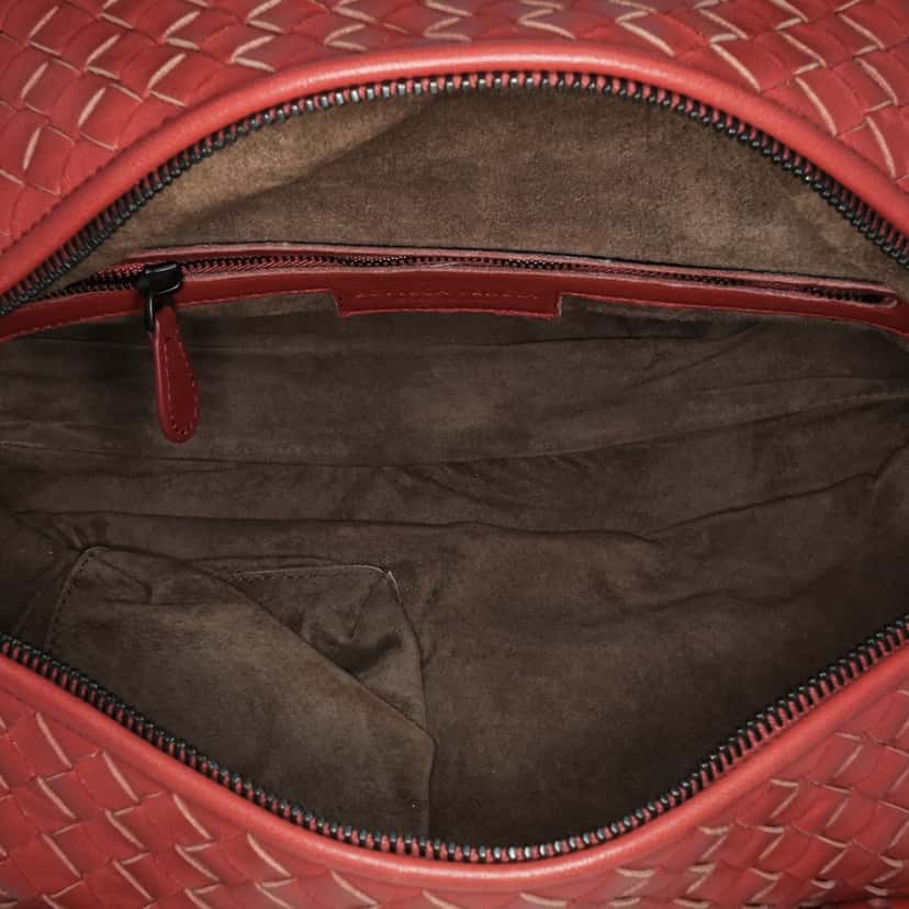 Bottega Veneta Nappa Intrecciato Montaigne Shoulder Bag Red Leather Good condition - Model View