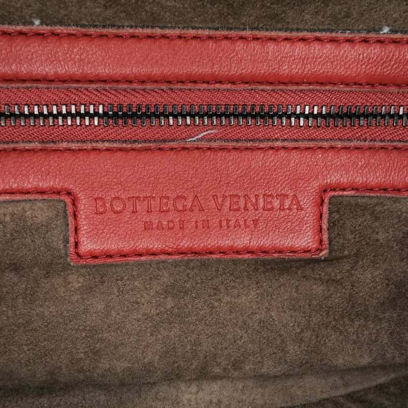 Bottega Veneta Nappa Intrecciato Montaigne Shoulder Bag Red Leather Good condition - Box View