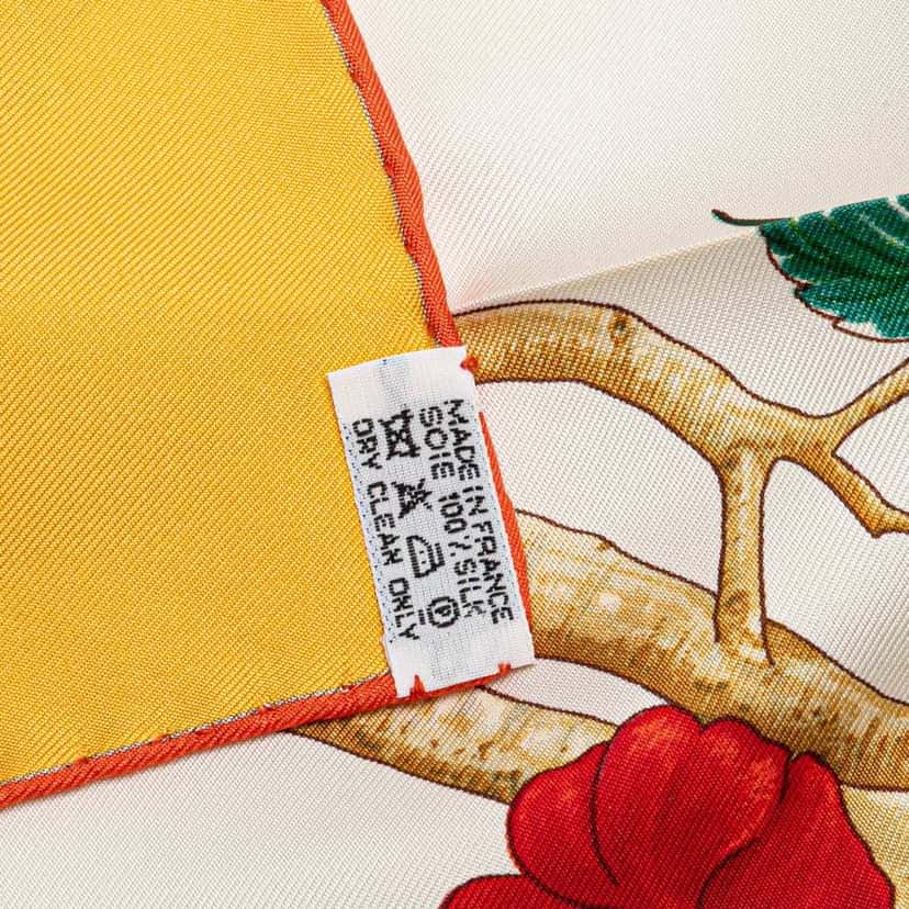 Hermès Au Coeur des Bois Silk Scarf Yellow Silk Good condition - Inside View