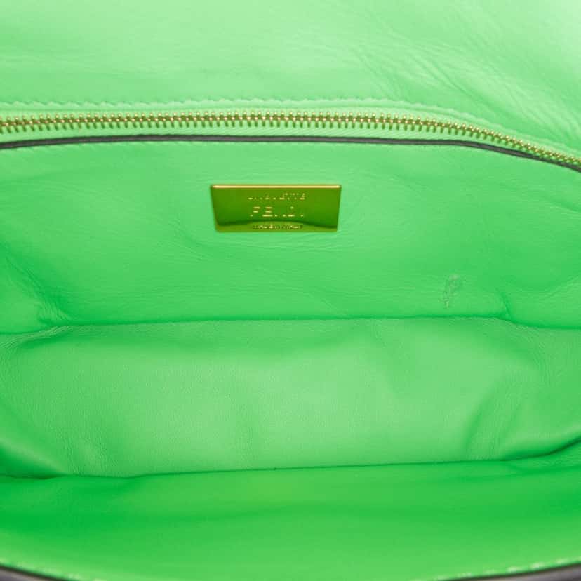 Fendi Zucca Embossed Leather Chain Midi Baguette Green Leather Very good condition - Model View