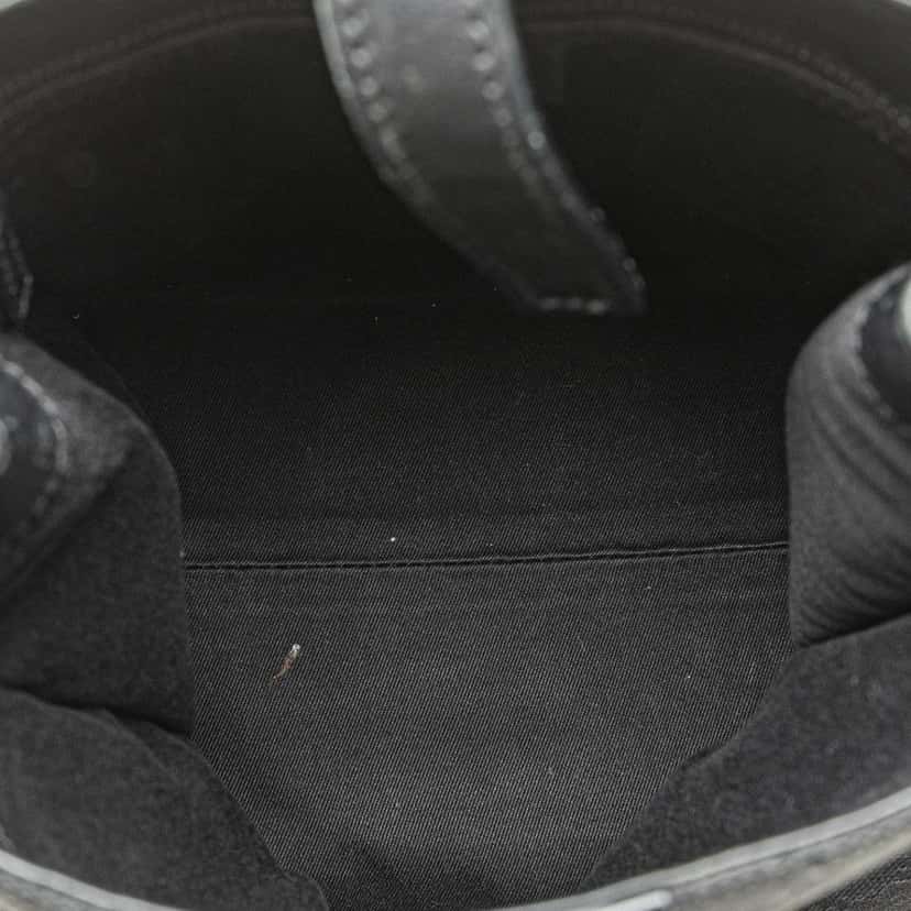 Gucci GG Canvas Shoulder Bag Black Canvas Good condition - Model View