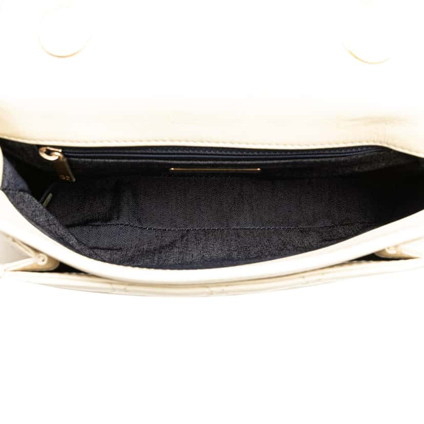Chanel Crumpled Calfskin En Vogue Rope Flap White Leather Very good condition - Model View
