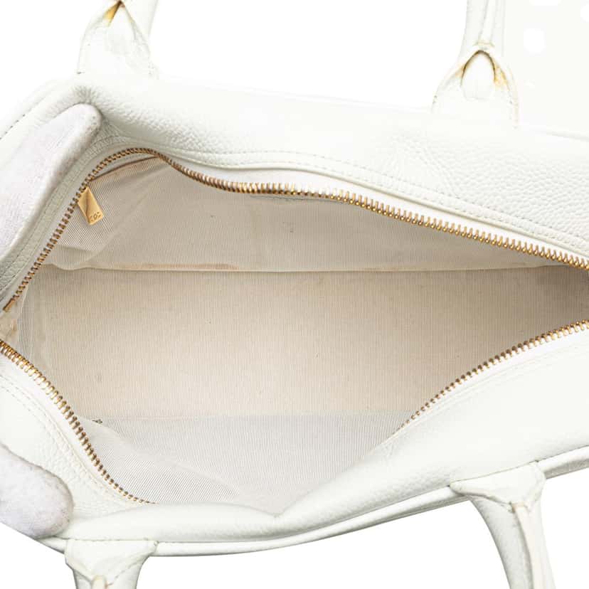 Chanel CC Quilted Caviar Bowling Bag White Leather Good condition - Model View