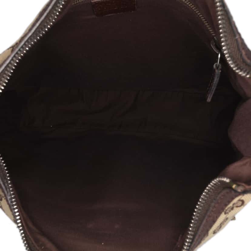Gucci GG Canvas Crossbody Brown Canvas Good condition - Model View