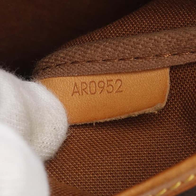 Louis Vuitton Monogram Saumur 35 Brown Canvas Good condition - Model View