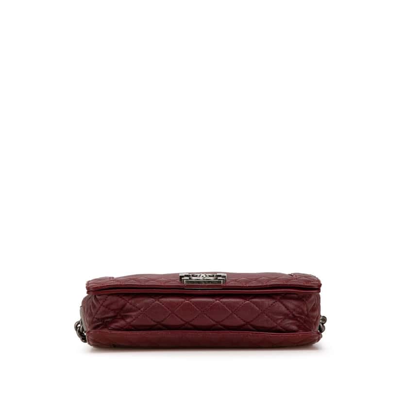 Chanel Medium Calfskin Boy Reverso Flap Red Leather Good condition - Inside View