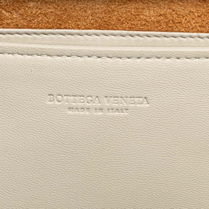 Bottega Veneta Mini Lambskin Maxi Intrecciato Cassette Crossbody White Leather Good condition - Box View