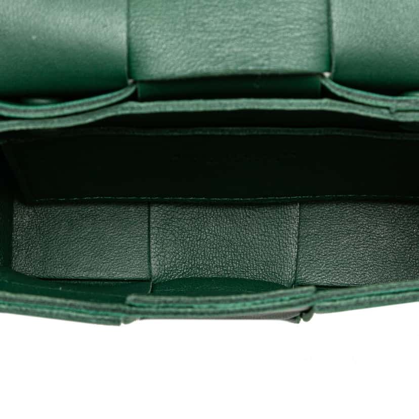 Bottega Veneta Candy Nappa Intrecciato Cassette Crossbody Green Leather Good condition - Model View