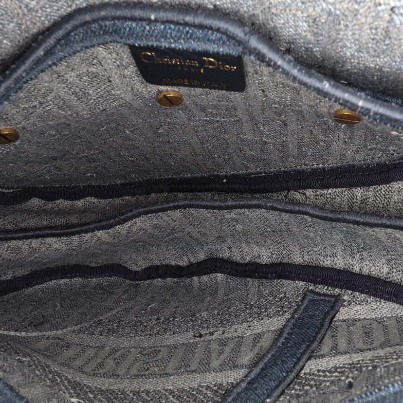 Dior Oblique Denim Embroidered Saddle Bag Blue Denim Good condition - Model View