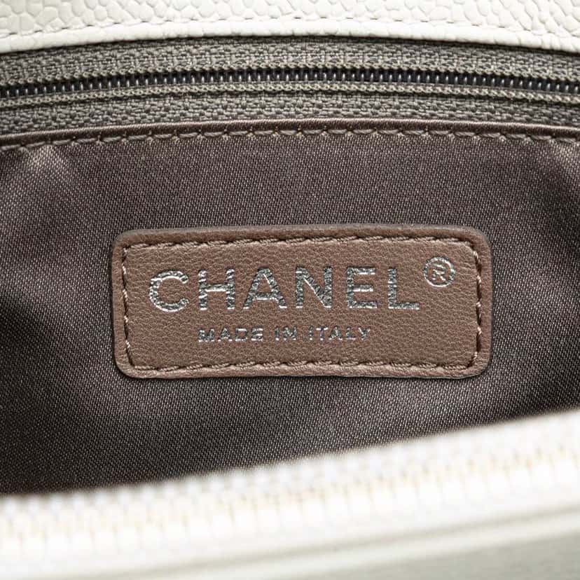 Chanel Caviar Grand Shopping Tote White Leather Good condition - Box View
