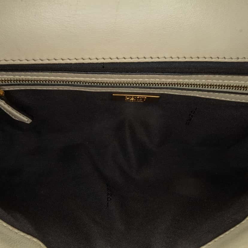 Fendi Bicolor Leather Chain Baguette White Leather Good condition - Model View