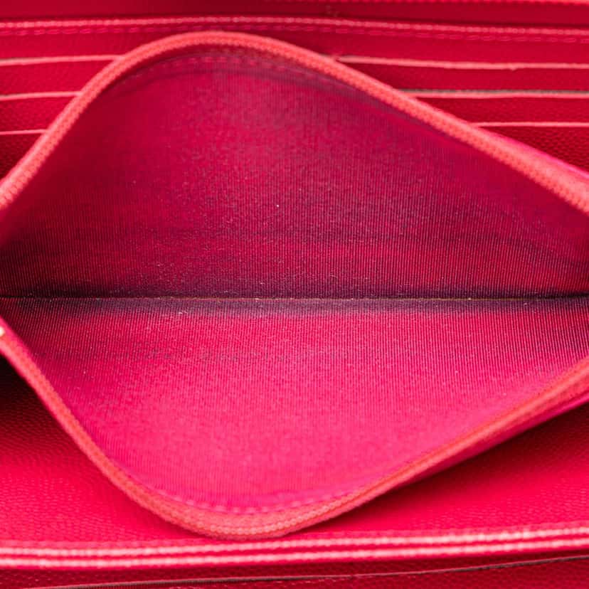 Chanel Quilted Caviar Boy Zip Around Wallet Pink Leather Good condition - Model View