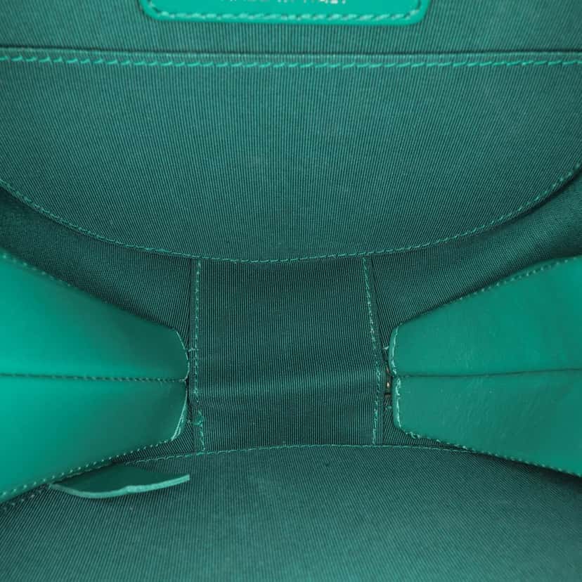 Chanel Patent Round As Earth Satchel Green Leather Good condition - Model View