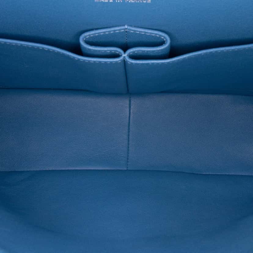 Chanel Jumbo Classic Caviar Double Flap Blue Leather Good condition - Model View