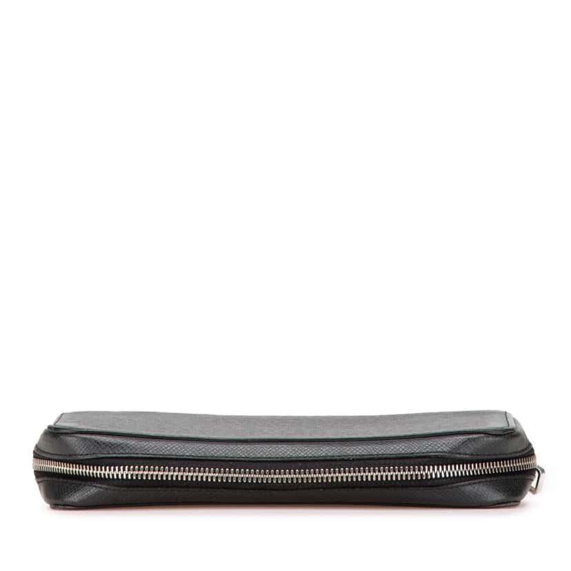 Louis Vuitton Taiga Zippy XL Long Wallet Black Leather Good condition - Inside View