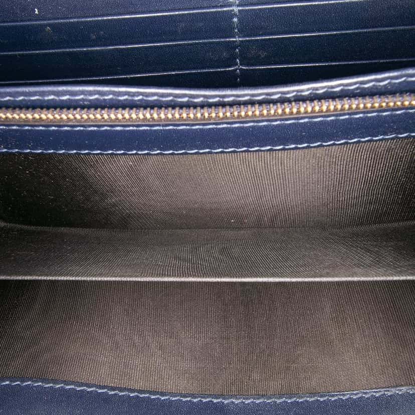 Gucci Patent Microguccissima Wallet On Chain Blue Leather Good condition - Model View