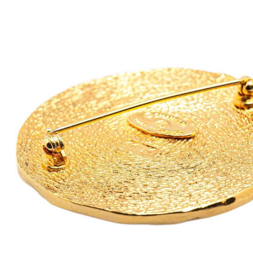Chanel Gold Plated 31 Rue Cambon Round Brooch Gold Metal Good condition - Model View