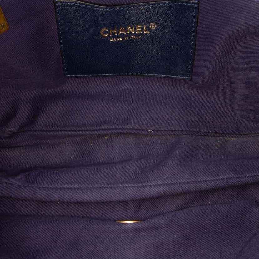 Chanel Large Quilted Iridescent Calfskin Shiva Flap Purple Leather Good condition - Model View