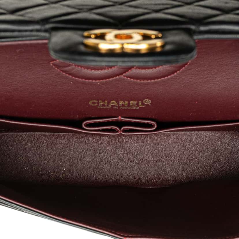 Chanel Medium Classic Lambskin Double Flap Black Leather Good condition - Model View