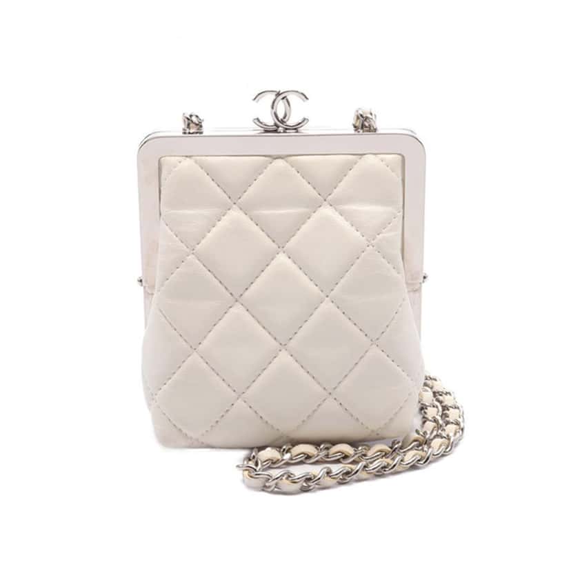 Chanel Lambskin and Acrylic Kiss Clutch with Chain White Leather Good condition - Front View